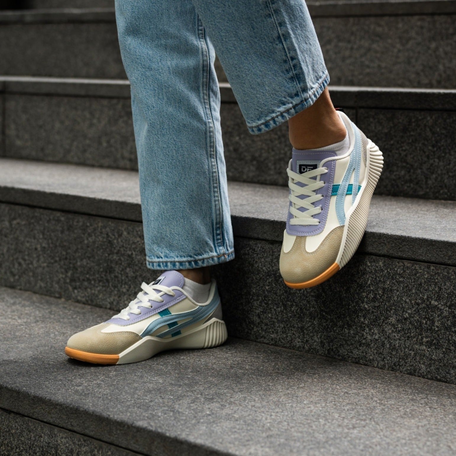 Damen Schnürung Streifen Detail Freizeit Sneaker