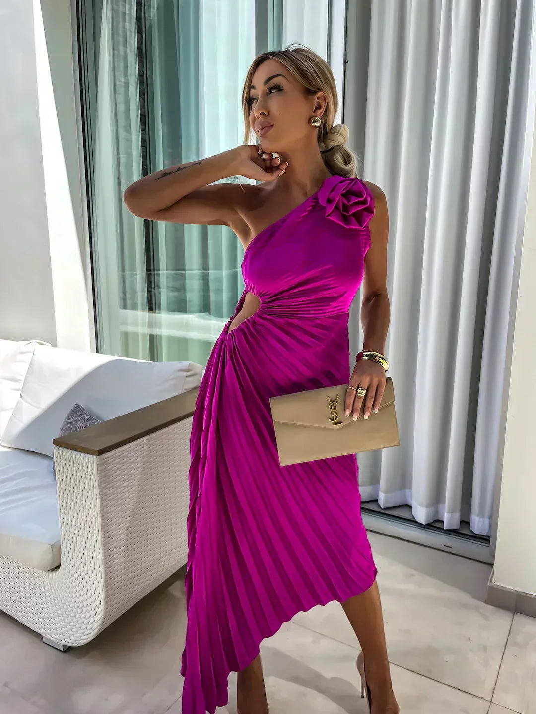 Damen Elegantes Plisseekleid mit Schulterdetails